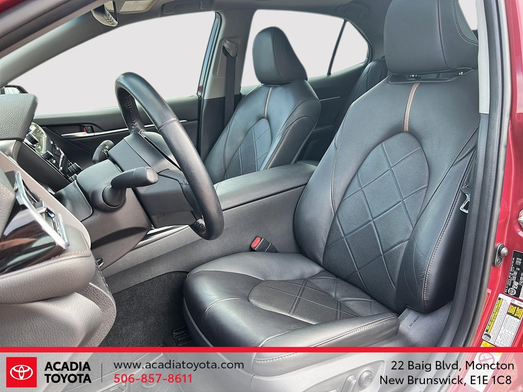 2018 Toyota Camry Hybrid XLE in Moncton, New Brunswick - 9 - w1024h768px