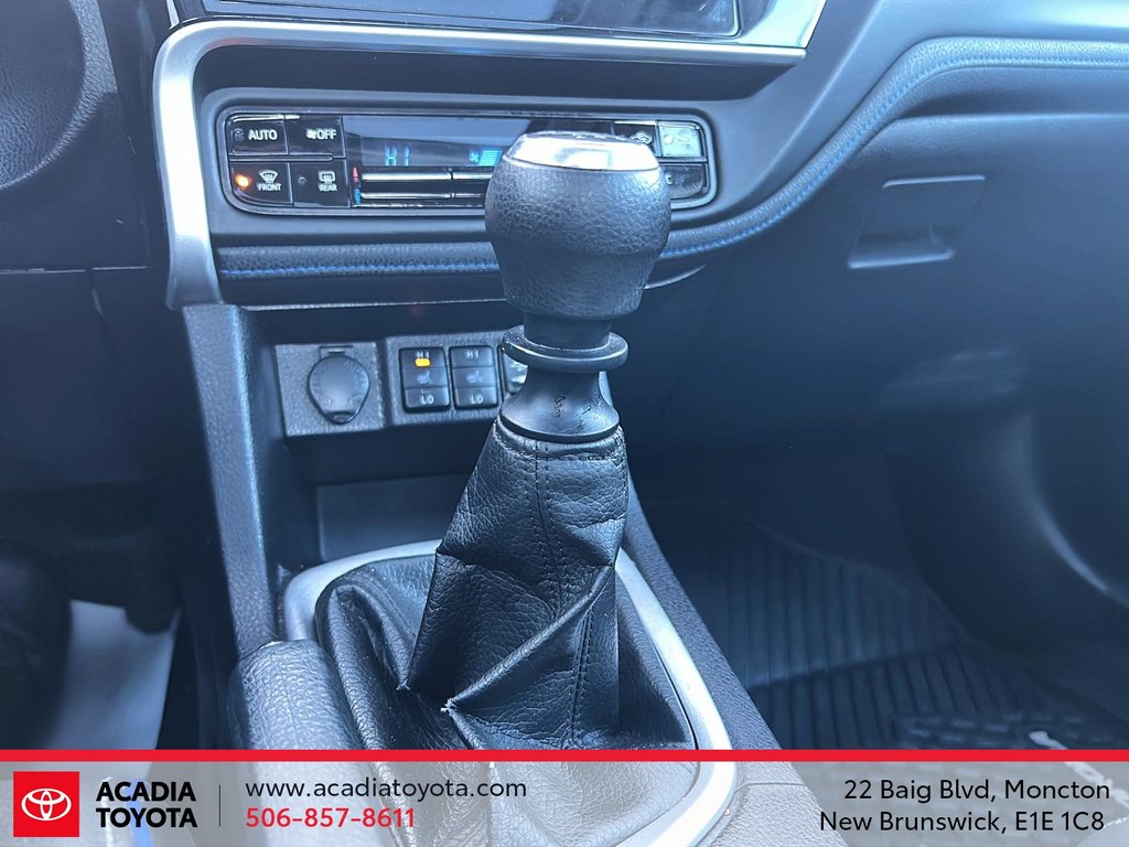 2019 Toyota Corolla SE 6M in Moncton, New Brunswick - 15 - w1024h768px