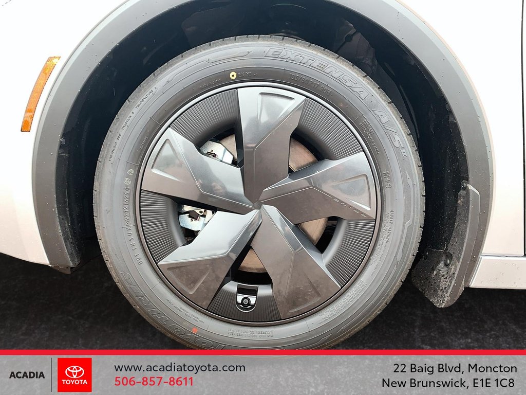 2025 Toyota Prius Plug-in Hybrid SE in Moncton, New Brunswick - 7 - w1024h768px