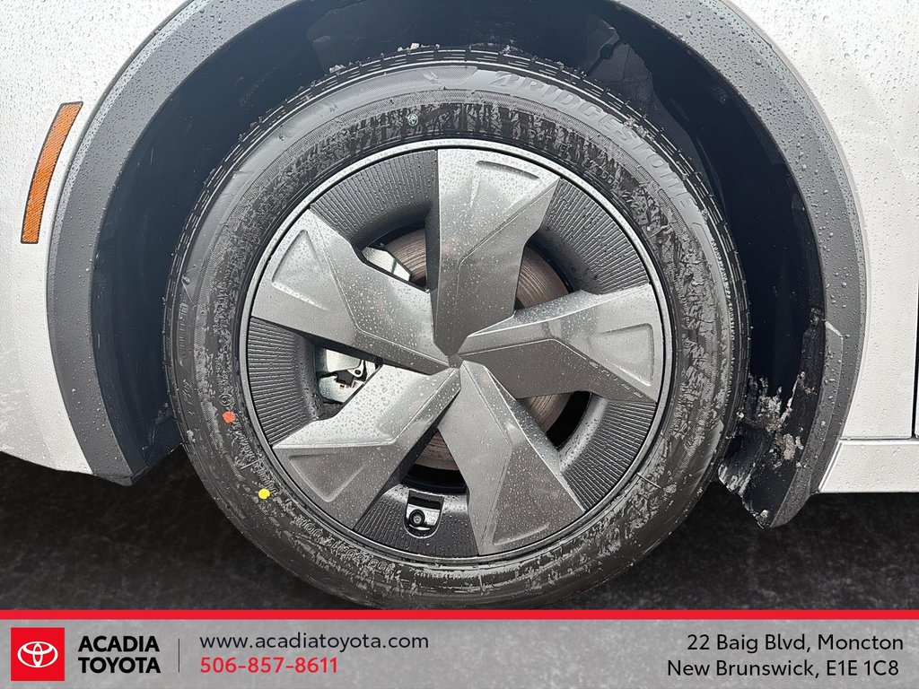 2026 Toyota Prius Plug-in Hybrid SE in Moncton, New Brunswick - 7 - w1024h768px