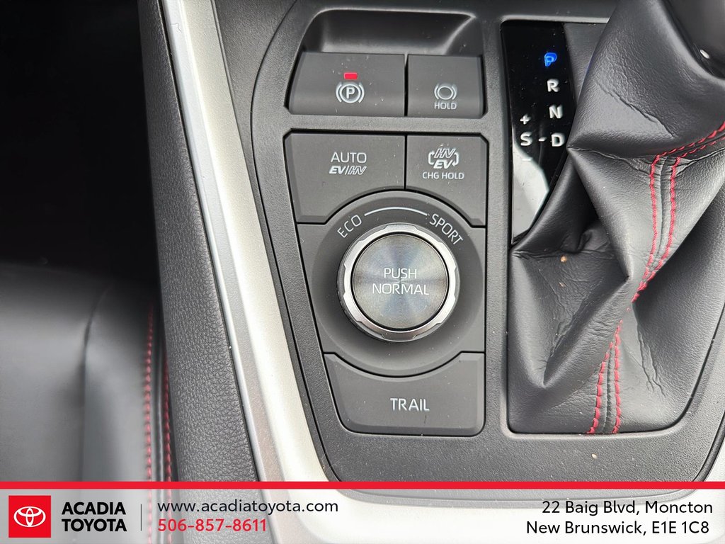 Toyota RAV4 Plug-in Hybrid XSE 2025 à Moncton, Nouveau-Brunswick - 16 - w1024h768px