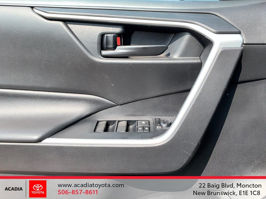 2020 Toyota RAV4 LE in Moncton, New Brunswick - 11 - w1024h768px