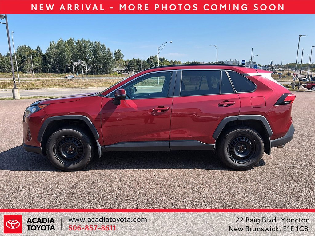 2020 Toyota RAV4 LE in Moncton, New Brunswick - 5 - w1024h768px