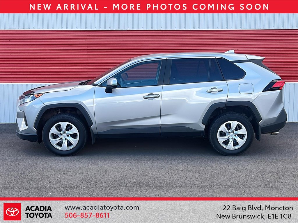 2022 Toyota RAV4 LE in Moncton, New Brunswick - 5 - w1024h768px