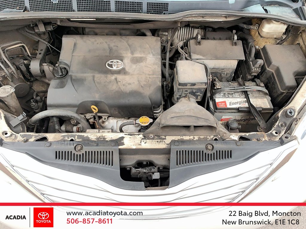 2013 Toyota Sienna XLE in Moncton, New Brunswick - 9 - w1024h768px