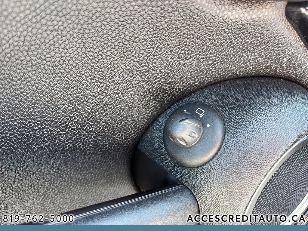 2011 MINI Cooper Convertible S in Rouyn-Noranda, Quebec - 9 - w1024h768px