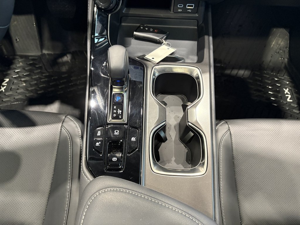 2025 Lexus NX NX 350h in Montreal, Quebec - 17 - w1024h768px