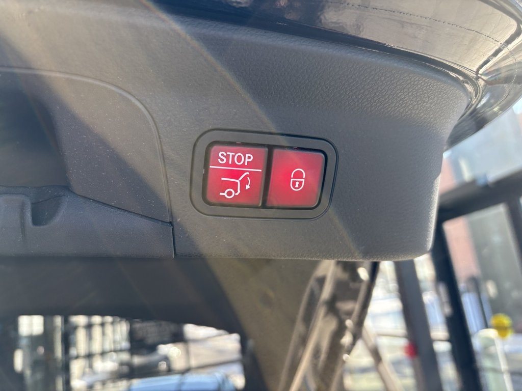 Mercedes-Benz GLC GLC 300 2022 à Montreal, Québec - 15 - w1024h768px