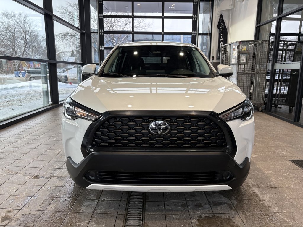 2023 Toyota Corolla Cross LE in Montreal, Quebec - 3 - w1024h768px