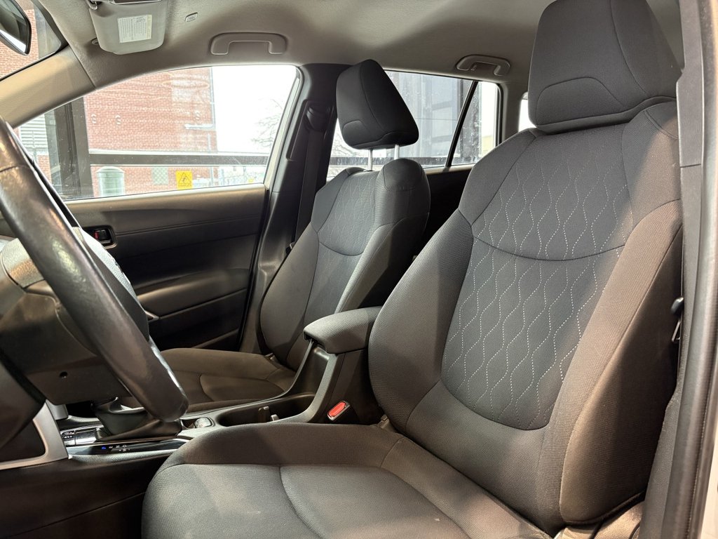 2023 Toyota Corolla Cross LE in Montreal, Quebec - 10 - w1024h768px