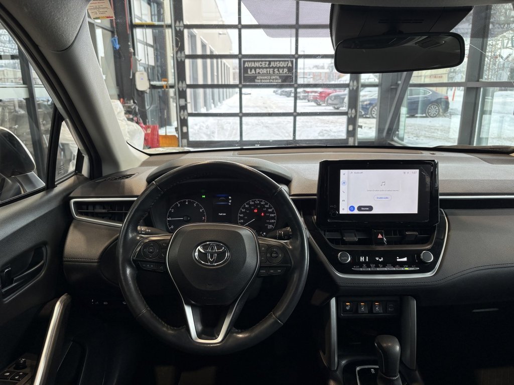 2023 Toyota Corolla Cross LE in Montreal, Quebec - 13 - w1024h768px