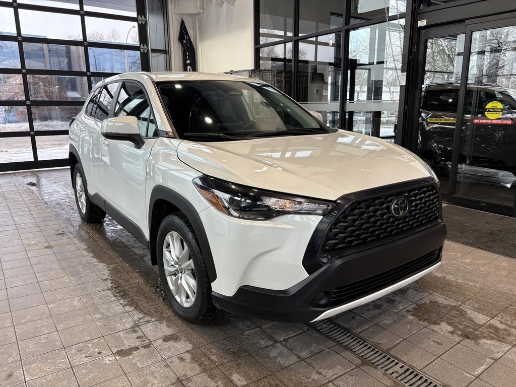 2023 Toyota Corolla Cross LE in Montreal, Quebec - 2 - w1024h768px