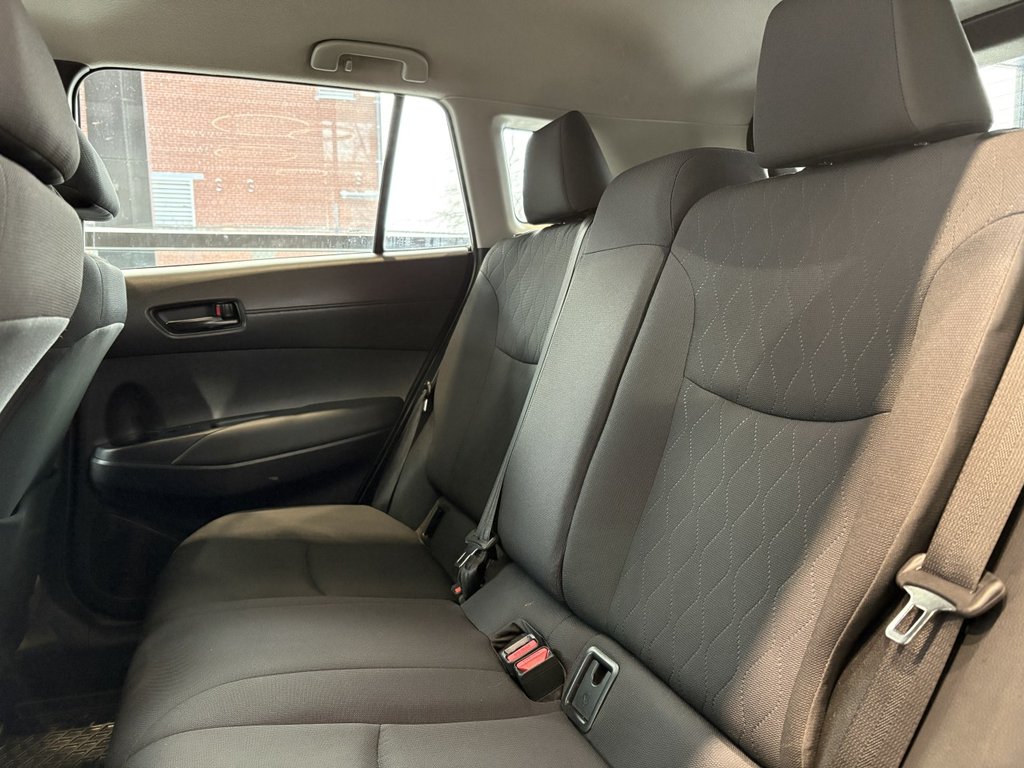 2023 Toyota Corolla Cross LE in Montreal, Quebec - 11 - w1024h768px