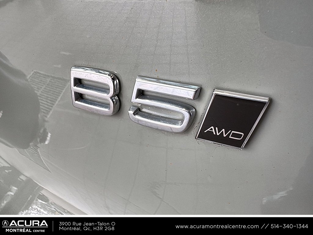 2023 Volvo XC40 Plus Dark Theme in Montreal, Quebec - 14 - w1024h768px