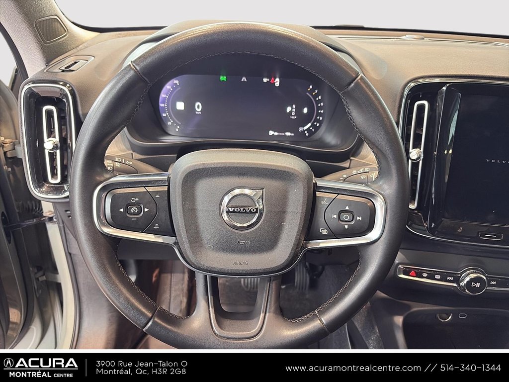 2023 Volvo XC40 Plus Dark Theme in Montreal, Quebec - 10 - w1024h768px