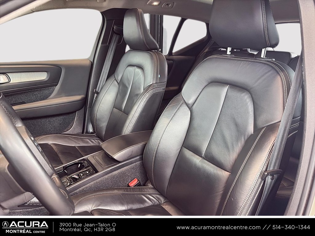 2023 Volvo XC40 Plus Dark Theme in Montreal, Quebec - 7 - w1024h768px