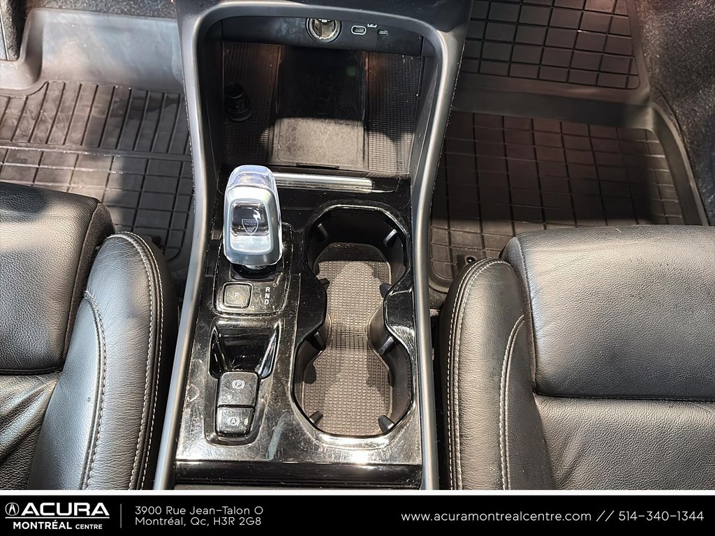 2023 Volvo XC40 Plus Dark Theme in Montreal, Quebec - 13 - w1024h768px