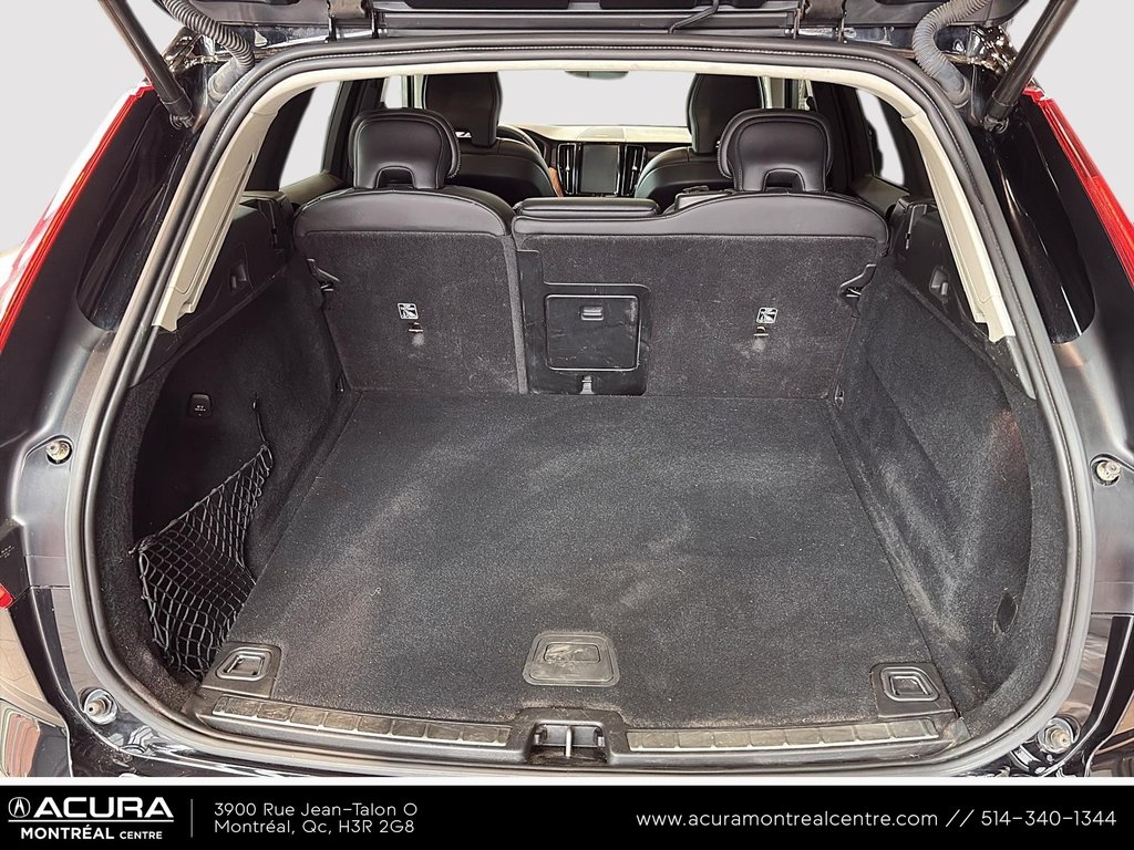 2023 Volvo XC60 Ultimate Dark Theme in Montreal, Quebec - 5 - w1024h768px