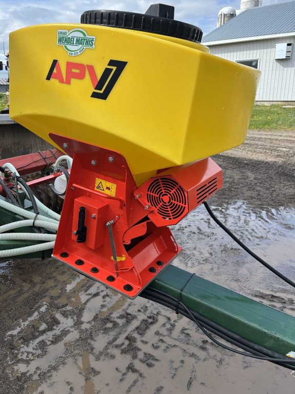 Brillion 15 pieds  2006 à Cacouna, Québec - 4 - w1024h768px