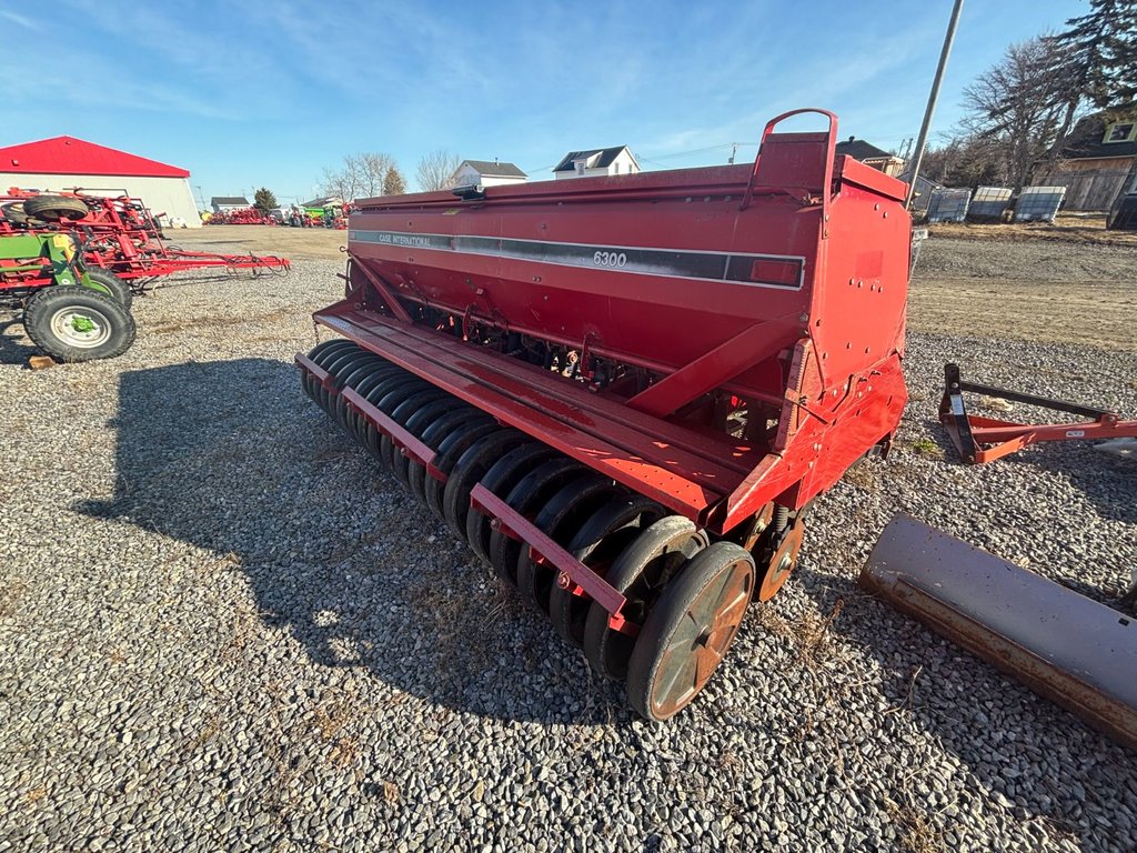 Case IH 6300  2006 à Cacouna, Québec - 3 - w1024h768px
