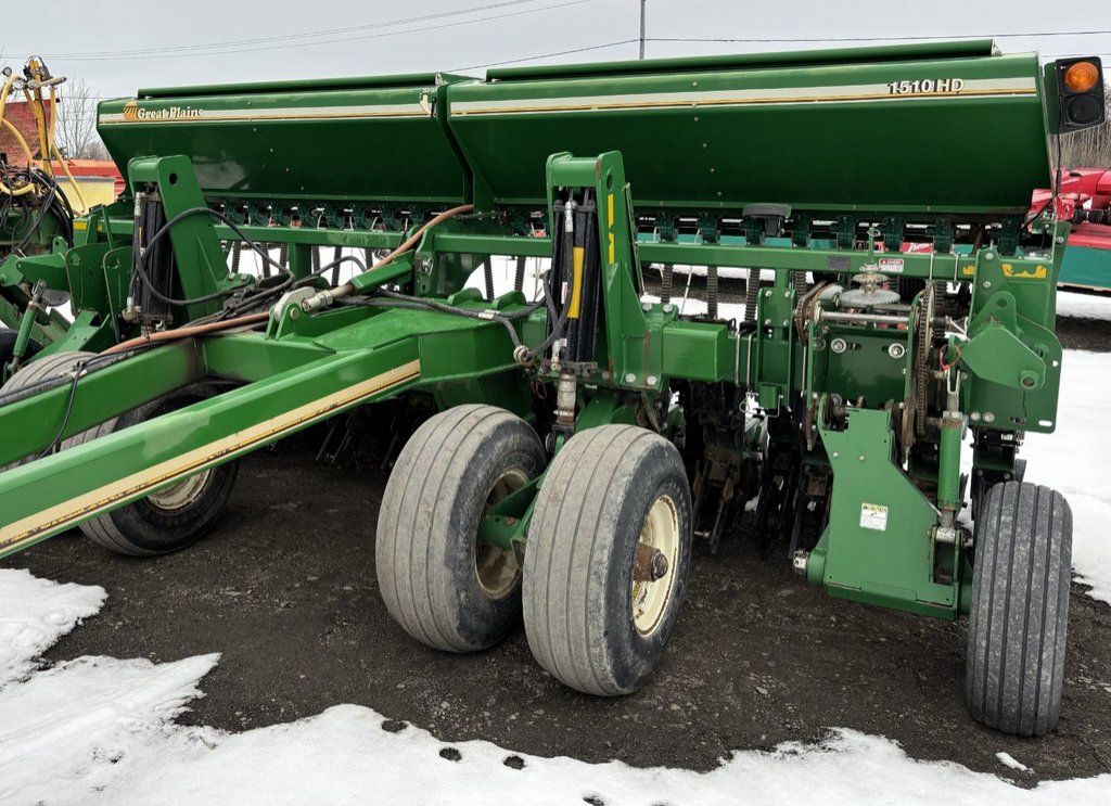 Great Plains 1510HDS  2006 à Cacouna, Québec - 1 - w1024h768px