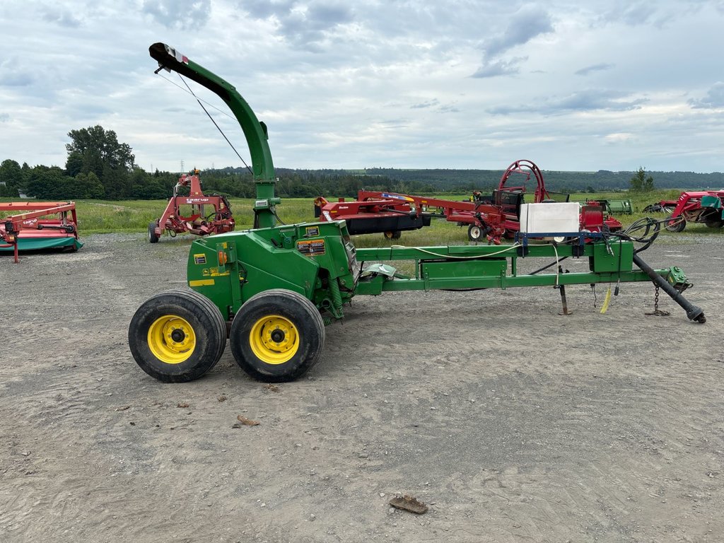 John Deere 3975  2012 à Cacouna, Québec - 2 - w1024h768px