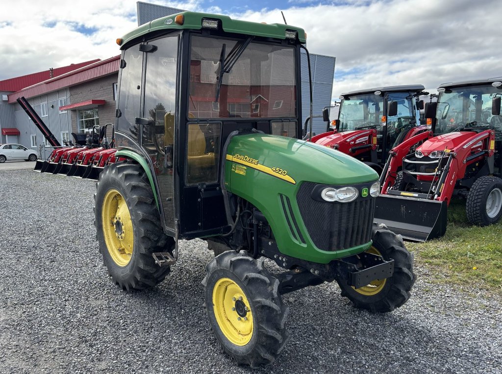 John Deere 4520  2011 à Cacouna, Québec - 2 - w1024h768px