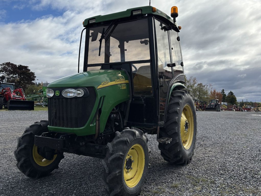 John Deere 4520  2011 à Cacouna, Québec - 3 - w1024h768px