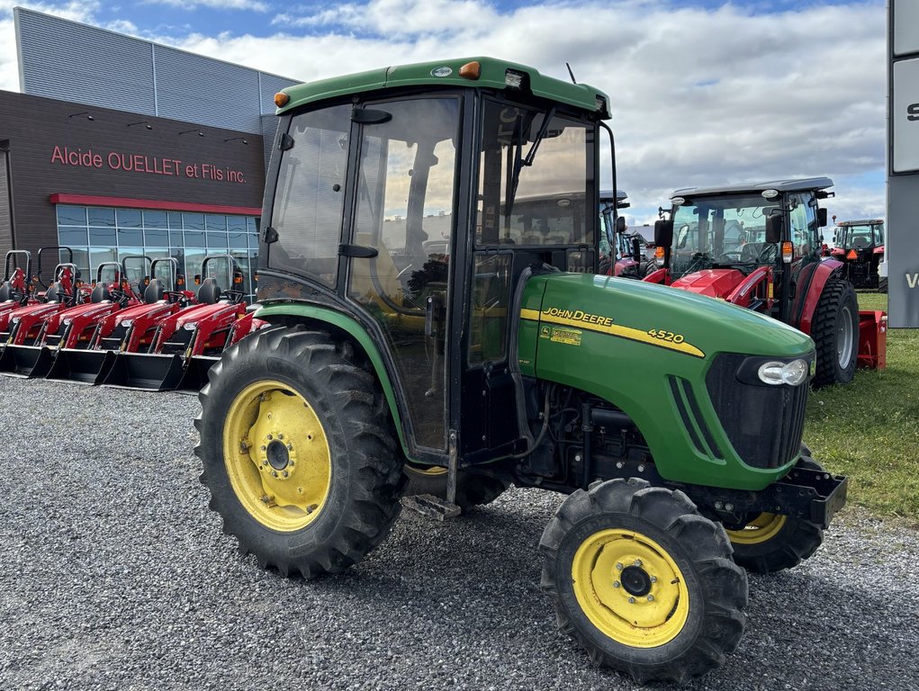 John Deere 4520  2011 à Cacouna, Québec - 1 - w1024h768px