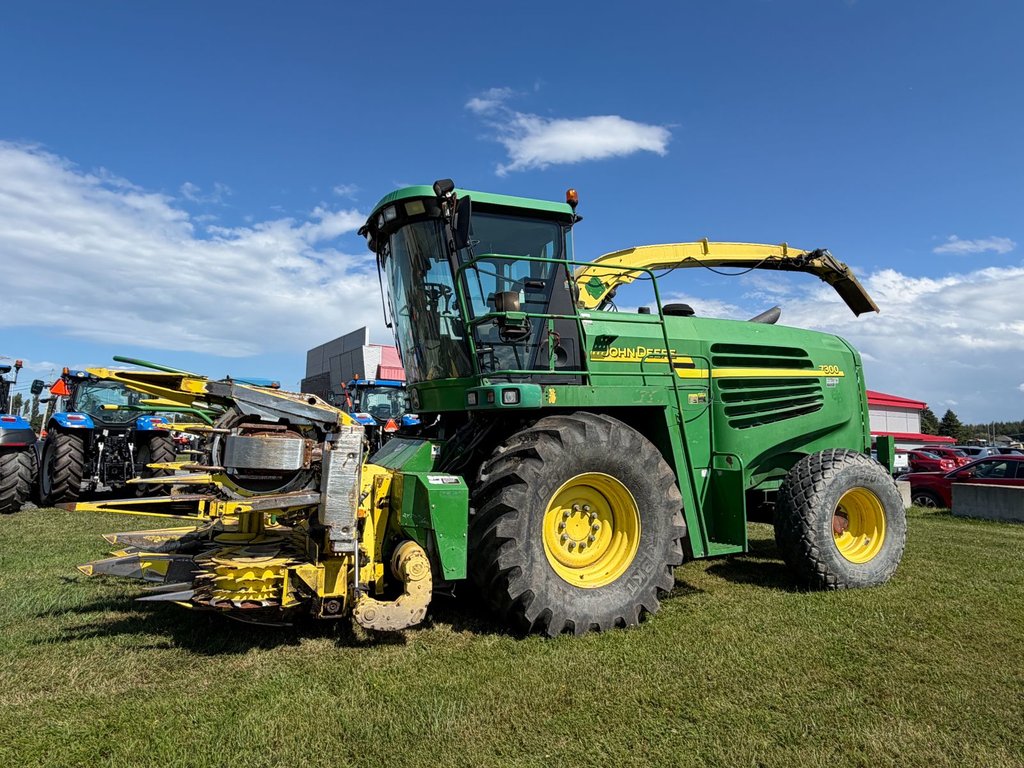 2007 John Deere 7300 in Cacouna, Quebec - 1 - w1024h768px