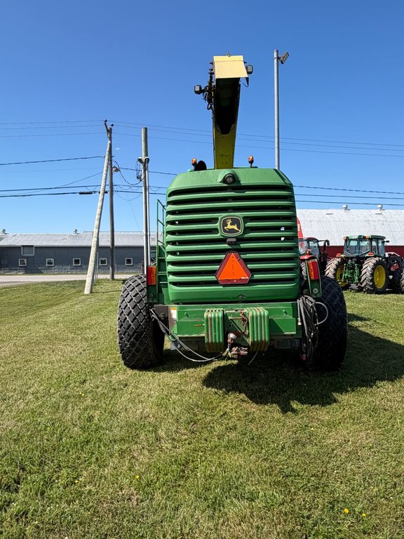 2007 John Deere 7300 in Cacouna, Quebec - 6 - w1024h768px