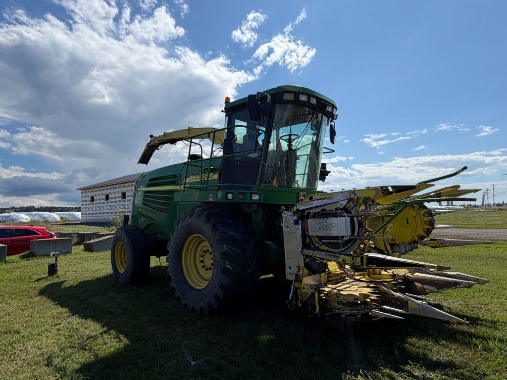2007 John Deere 7300 in Cacouna, Quebec - 3 - w1024h768px