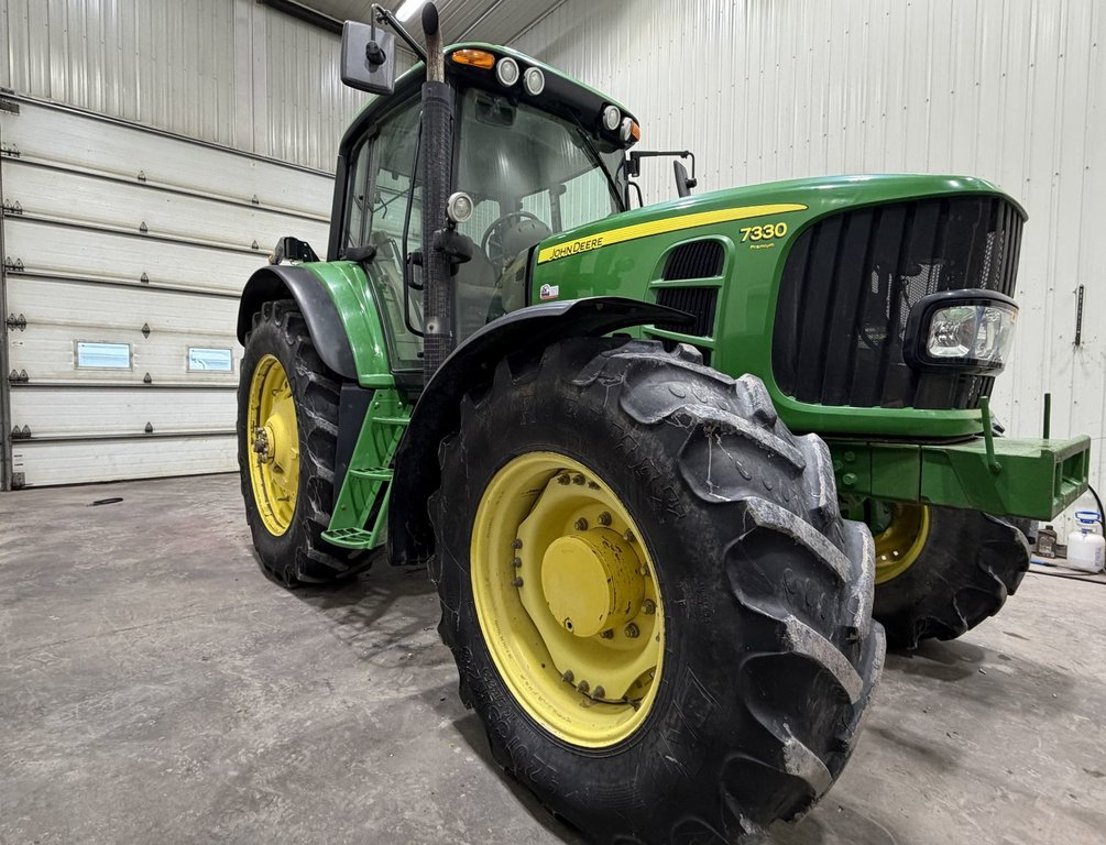 2008 John Deere 7330 in Cacouna, Quebec - 5 - w1024h768px