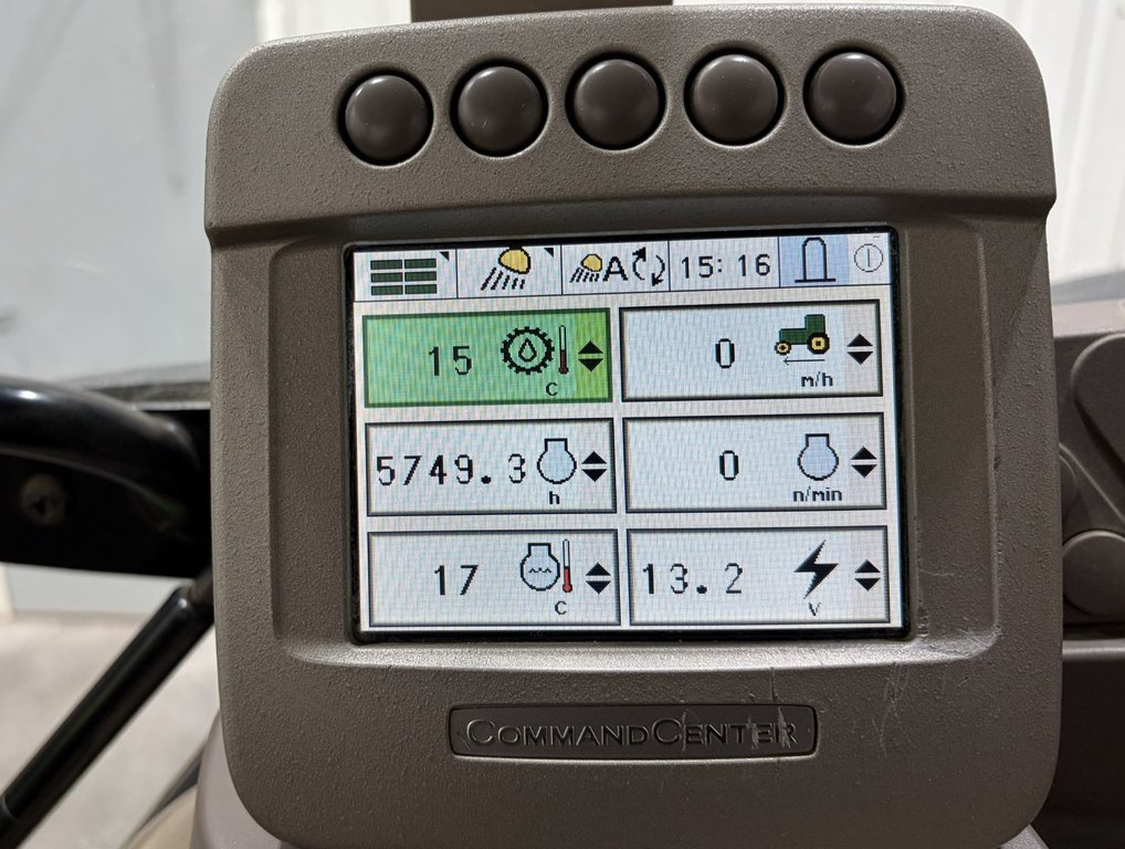 2008 John Deere 7330 in Cacouna, Quebec - 10 - w1024h768px