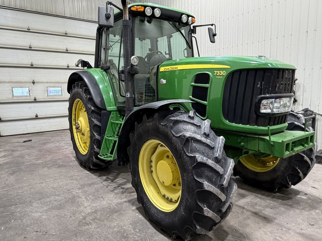 2008 John Deere 7330 in Cacouna, Quebec - 6 - w1024h768px