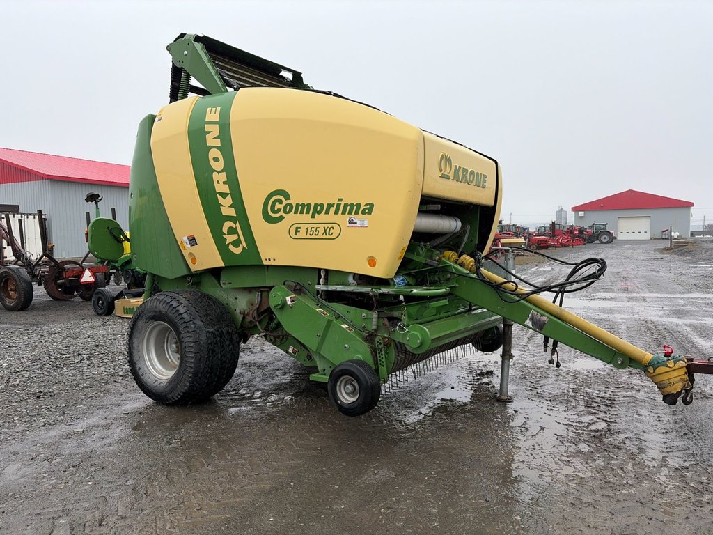 2015 Krone Comprima F155XC in Cacouna, Quebec - 1 - w1024h768px