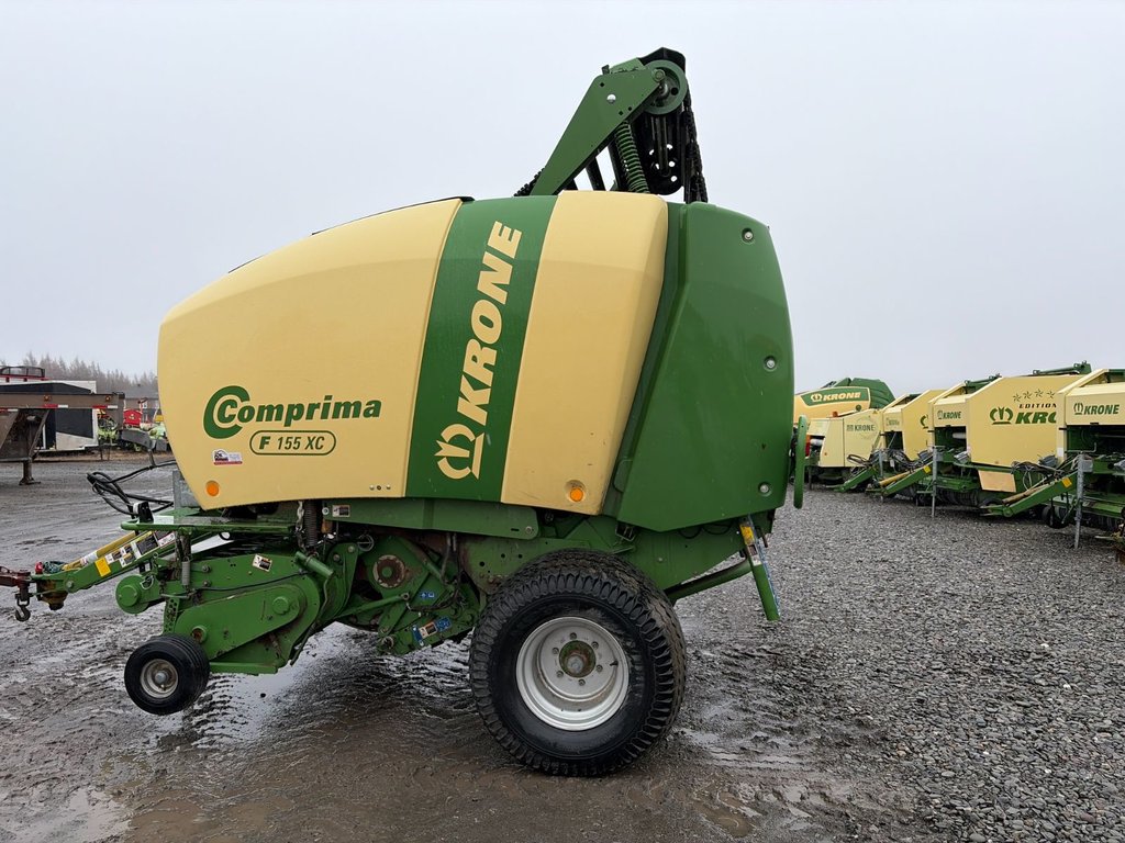 2015 Krone Comprima F155XC in Cacouna, Quebec - 4 - w1024h768px