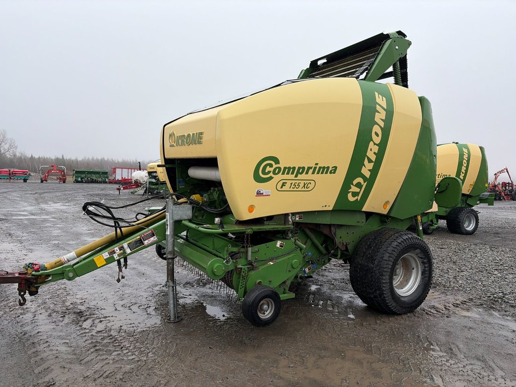 2015 Krone Comprima F155XC in Cacouna, Quebec - 3 - w1024h768px