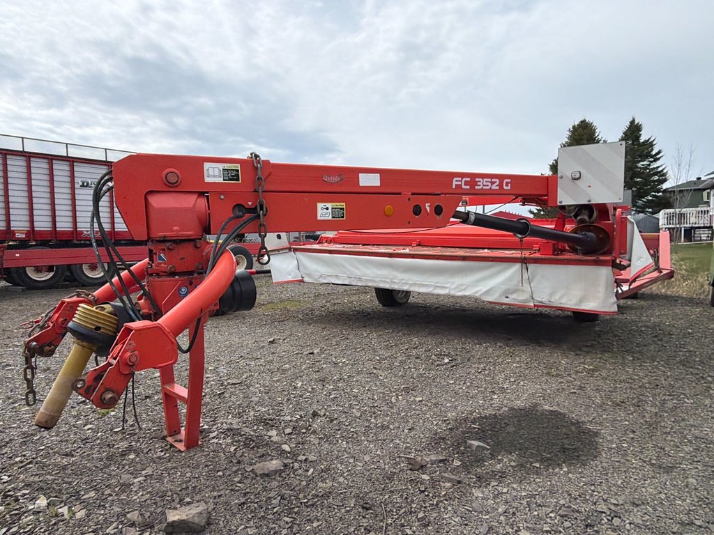 2010 Kuhn FC352G in Cacouna, Quebec - 2 - w1024h768px