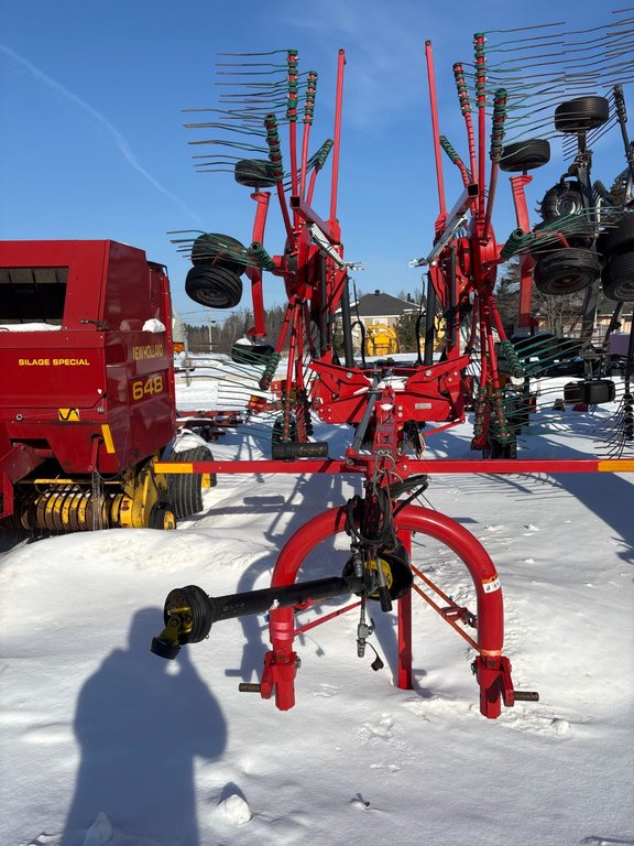 Kverneland 9472C  2015 à Cacouna, Québec - 2 - w1024h768px