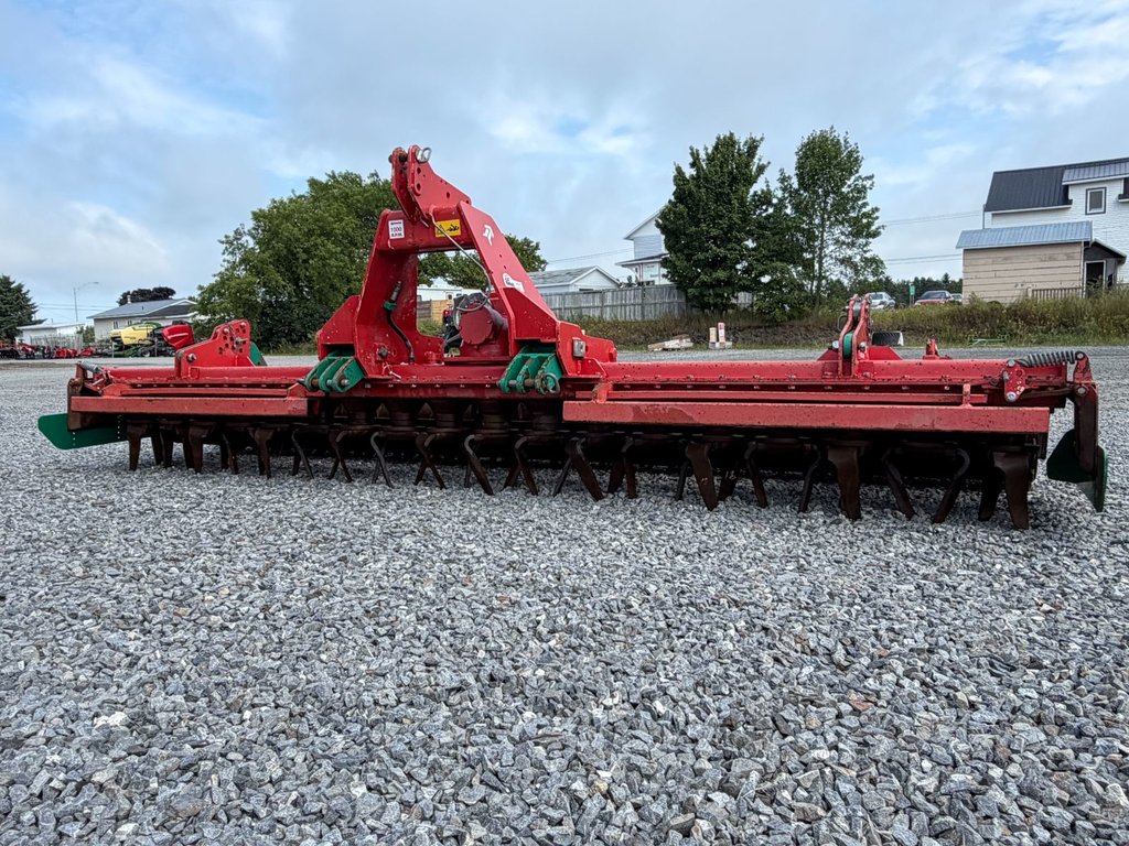 2012 Kverneland NGS 451 in Cacouna, Quebec - 2 - w1024h768px