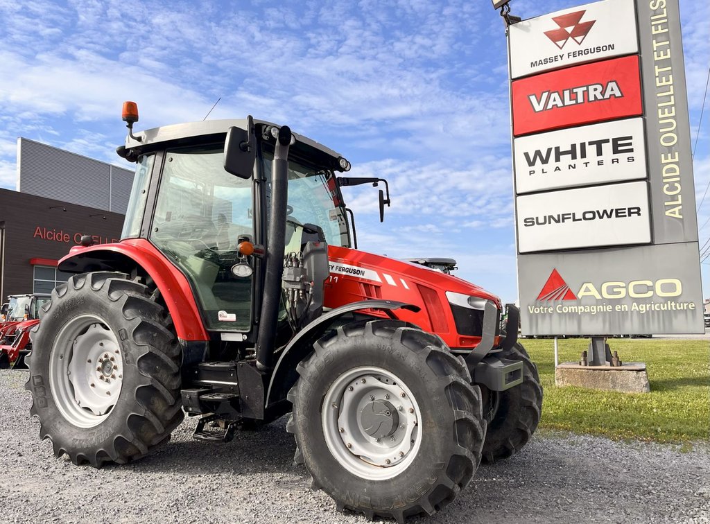 2015 MASSEY FERGUSON 5611 in Cacouna, Quebec - 1 - w1024h768px