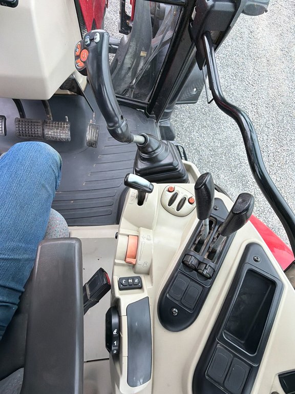 MASSEY FERGUSON 5713SL  2016 à Cacouna, Québec - 7 - w1024h768px