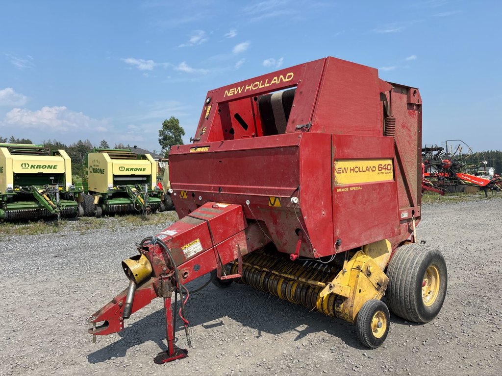 New Holland 640  2006 à Cacouna, Québec - 3 - w1024h768px