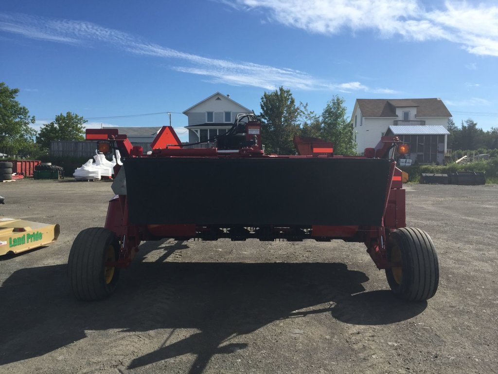 New Holland H7550  2011 à Cacouna, Québec - 3 - w1024h768px