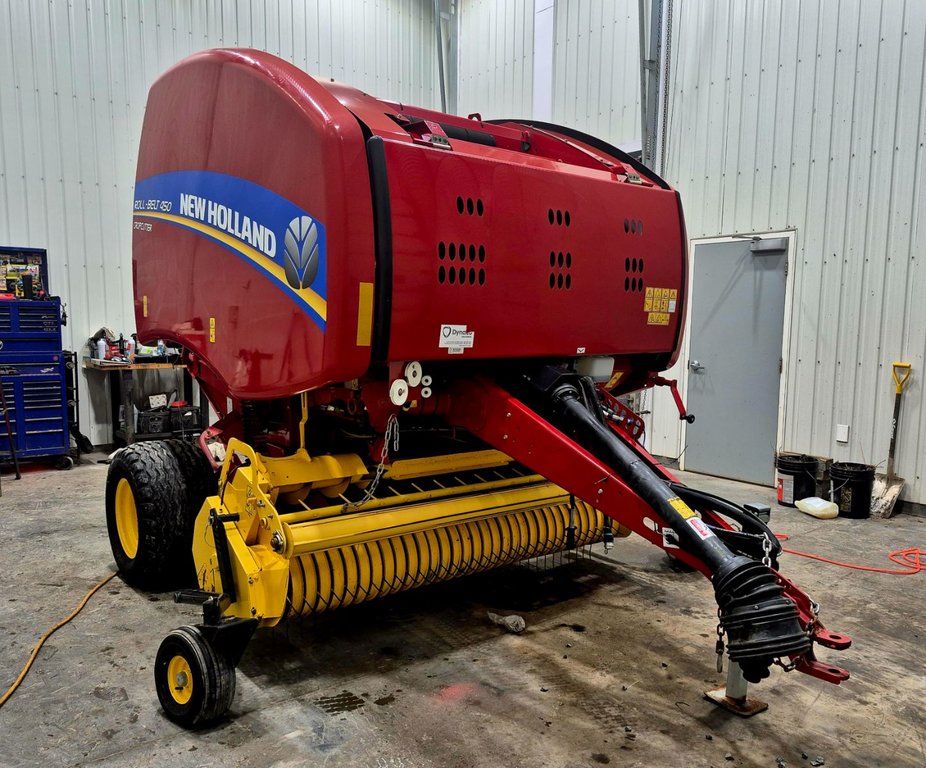 New Holland Roll-Belt 450  2017 à Cacouna, Québec - 3 - w1024h768px
