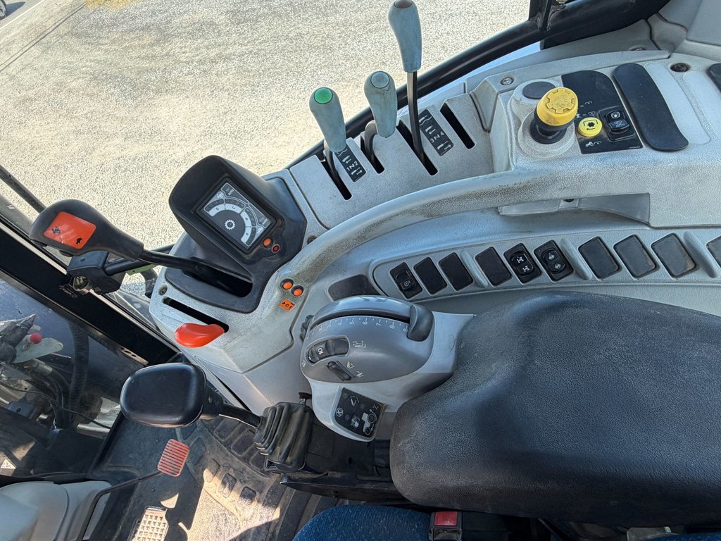 New Holland T6020  2014 à Cacouna, Québec - 8 - w1024h768px