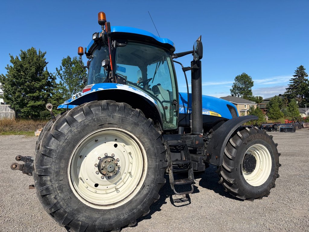 2009 New Holland T7030 in Cacouna, Quebec - 5 - w1024h768px