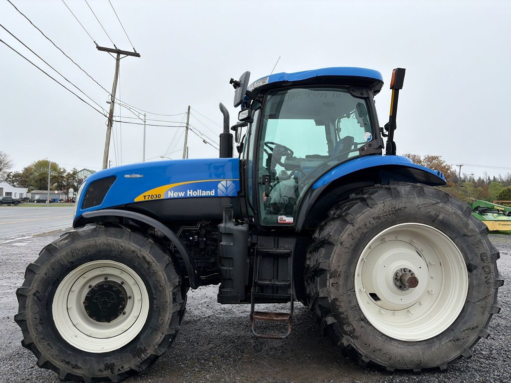 2010 New Holland T7030 in Cacouna, Quebec - 5 - w1024h768px