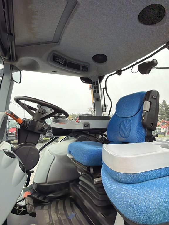 2010 New Holland T7030 in Cacouna, Quebec - 7 - w1024h768px